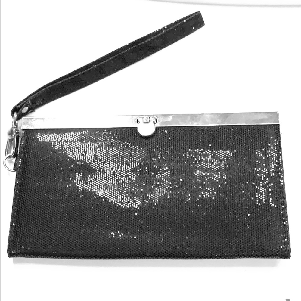 Black clutch